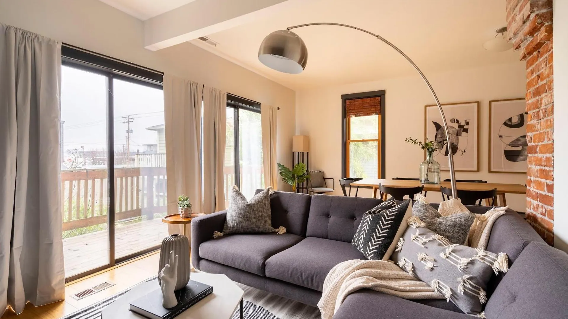 Cozy Scandinavian Loft - Espresso & Boutiques Portland