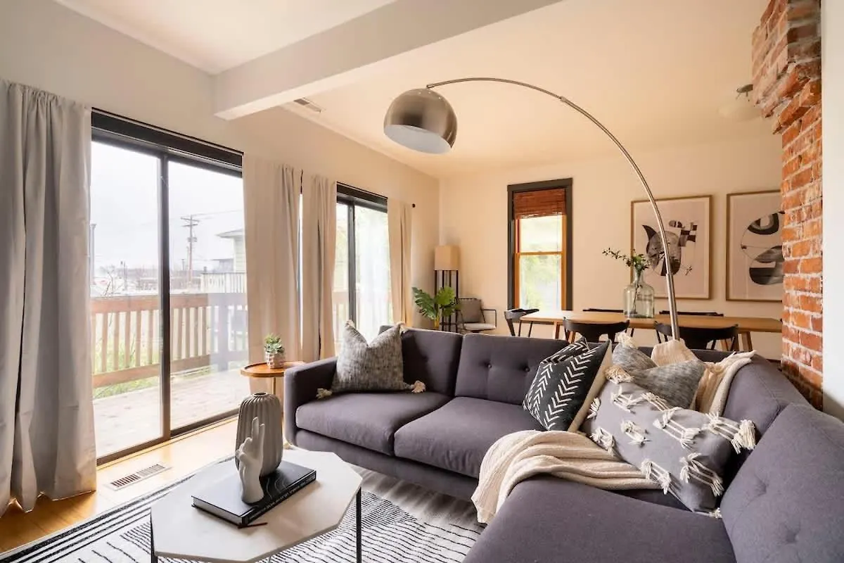 Cozy Scandinavian Loft - Espresso & Boutiques Portland